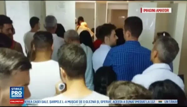 Cozi interminabile pentru cei care au vrut sa isi schimbe permisul de conducere, in Capitala. Solutia propusa de soferi