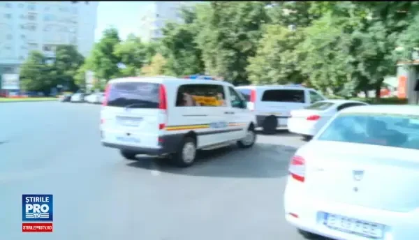 20.000 de jetoane, ridicate dintr-o sala de poker de politisti. Ce era inscriptionat pe ele