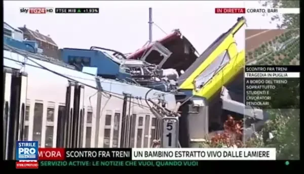 Ciocnire FRONTALA intre doua trenuri, in Sudul Italiei. MAE verifica daca printre victime sunt romani. FOTO si VIDEO