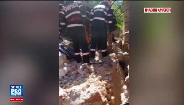 Amenda de 1.000 de lei pentru o lucrare fara autorizatie care a dus la moartea unui om. A cazut zidul si l-a prins