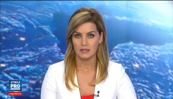 Ranita de o bucata de cladire in timp ce astepta autobuzul, in centrul Timisoarei. Ce risca proprietarii imobilului