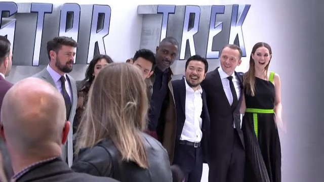 Actorii din noul film Star Trek ajung acolo unde nu a mai ajuns nimeni. Ce a dezvaluit Karl Urban pe covorul rosu