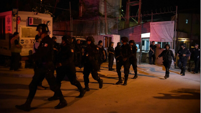 Zece detinuti, printre care si delincventi periculosi, au evadat in Mexic. Trei dintre ei au fugit cu un taxi