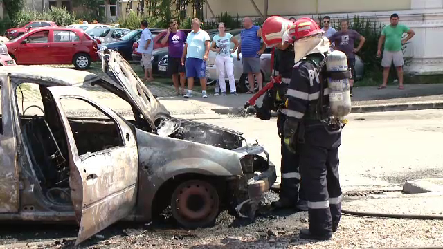 Un taxi a ars pana cand a mai ramas din el doar caroseria. Pericolul ascuns de la care orice masina se poate aprinde