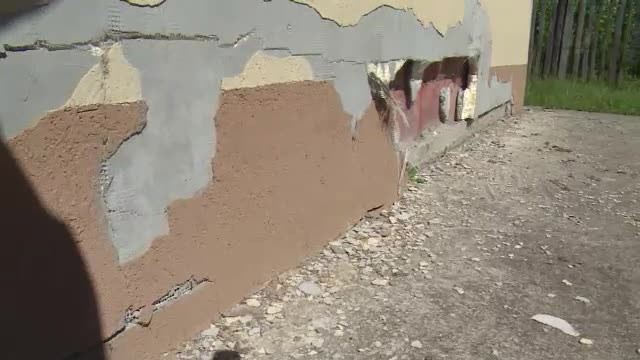 Investitie de 700.000 de lei, lasata prada hotilor. Cum a fost devastata o baza sportiva construita din banii statului