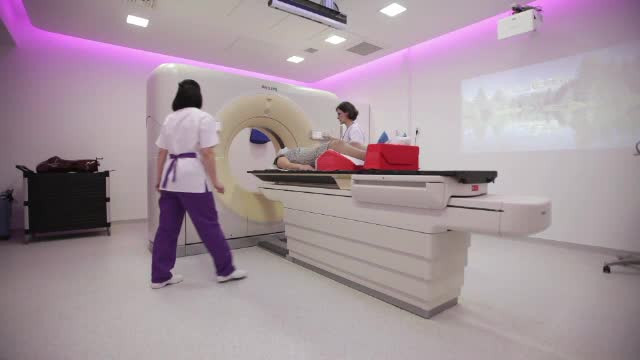 Banca Mondiala ne da bani, Romania nu ii vrea. Ce se va intampla cu miile de bolnavi de cancer care au nevoie radioterapie