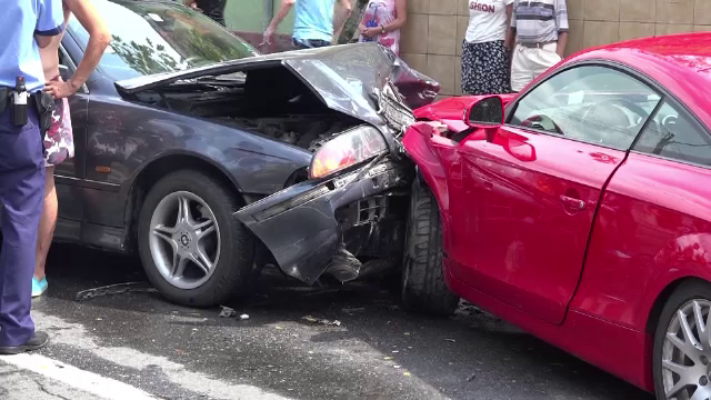 Un sofer de 19 ani a fost la un pas sa omoare 2 femei. Manevra inconstienta pe care a facut-o pentru a depasi o alta masina