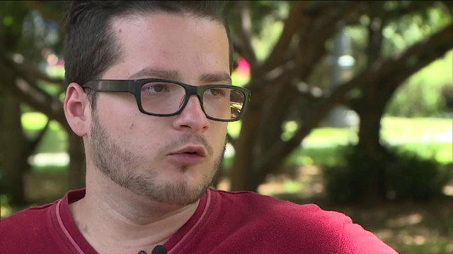 Tatal l-a parasit de mic, iar cand s-a imbolnavit de cancer a decis sa il sune. Singura intrebare pe care i-a pus-o