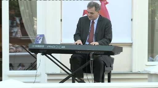 Moment emotionant la Ambasada Frantei din Capitala. Imnul Romaniei, reinterpretat de Francois-Saint Paul si Florin Niculescu