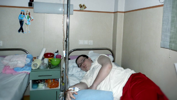 Tatal l-a parasit de mic, iar cand s-a imbolnavit de cancer a decis sa il sune. Singura intrebare pe care i-a pus-o