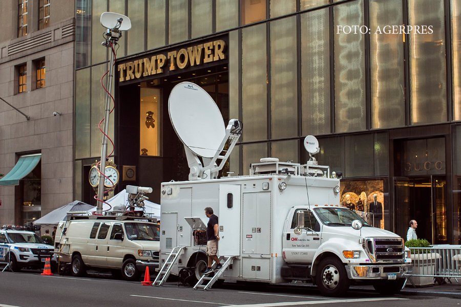 presa adunata in fata Trump Tower