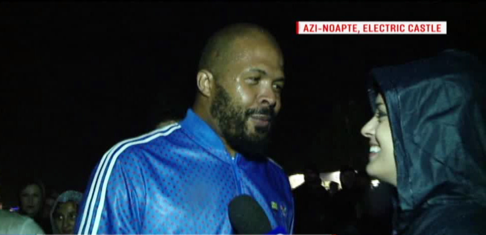 Distractie in ploaie, in a doua zi de Electric Castle. Cabral: "Nu ai nevoie de pelerina, doar de chef de viata"