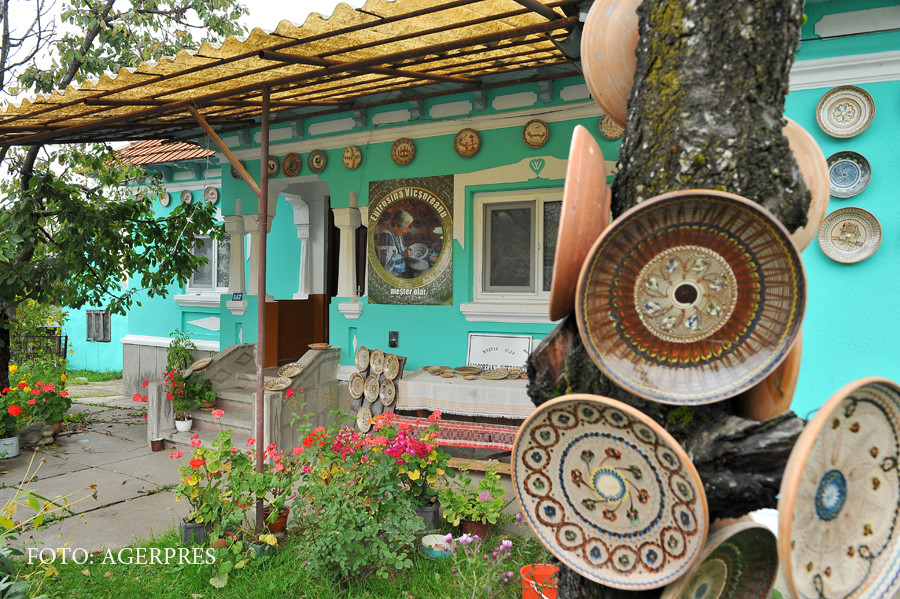 Mesterul din Oltenia care are in casa o farfurie pictata de Printul Charles. "E in colectia familiei"