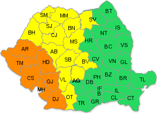 Cod portocaliu de ploi torentiale in jumatatea de vest a tarii, cantitatile de apa pot depasi 90 de litri pe metru patrat