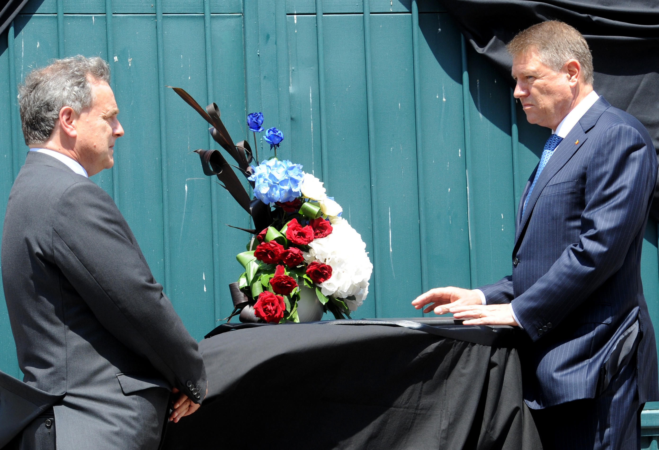 "Terorismul nu va reusi sa dezbine Europa". Reactiile oficialilor romani dupa atentatul care a indoliat Franta