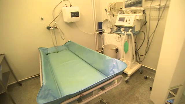 Si-a vazut tatal cu ranile acoperite de viermi, iar acum da Spitalul de Arsi in judecata. Ce le transmite femeia medicilor