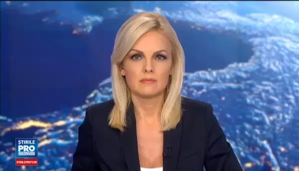 Turnul Eiffel invaluit in fum; temeri privind un nou atentat la Paris simultan cu atacul de la Nisa