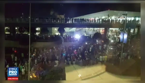 Marturiile romanilor blocati pe aeroportul din Turcia: Personalul a disparut, puteai sa te joci cu aparatele de scanat