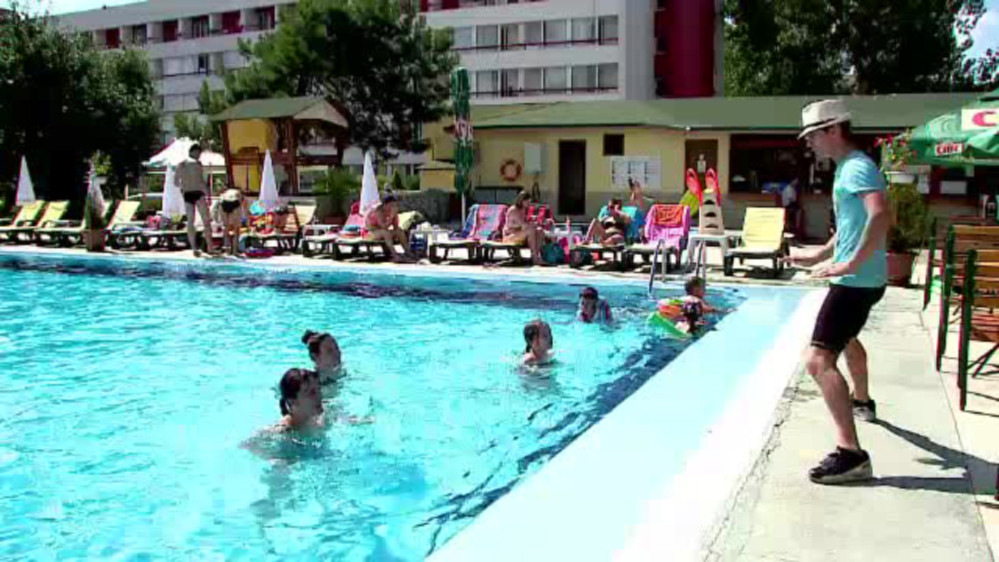 Metoda gasita de turisti ca sa faca sport chiar la plaja. Piscina a ajuns sa inlocuiasca sala de fitness