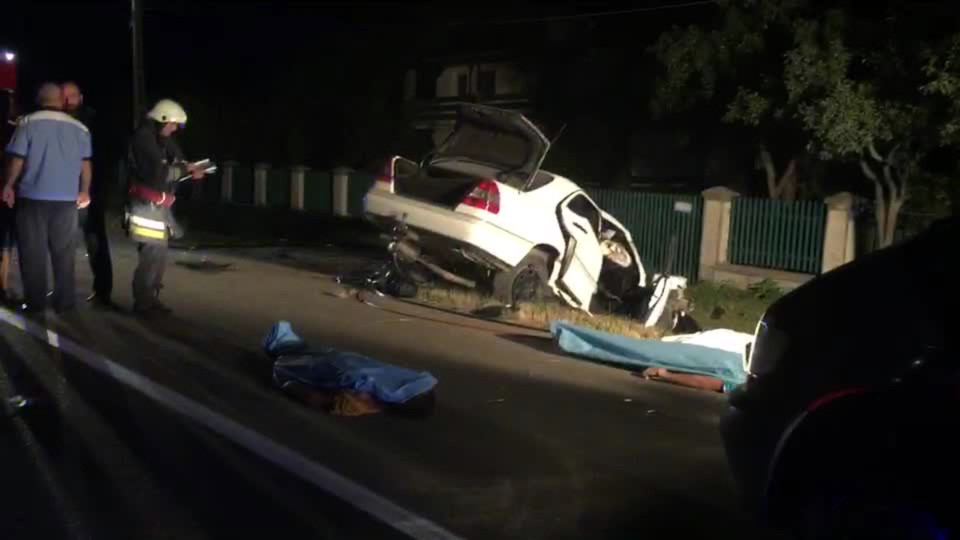 Accident cumplit in Neamt. Trei tineri au murit si inca unul e grav ranit dupa ce au intrat cu masina intr-un cap de pod