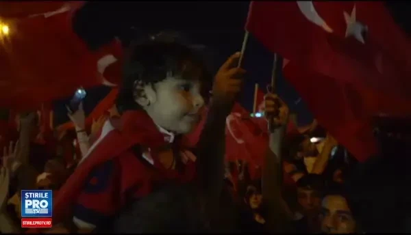 Erdogan: Puciul a fost un dar de la Dumnezeu. Bilantul victimelor a urcat la 290 de morti si peste 1.400 de raniti