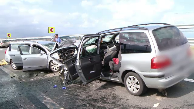 ANIMATIE GRAFICA. Doi oameni au murit dupa impactul intre doua masini, pe autostrada, langa Lugoj. Ce a provocat accidentul