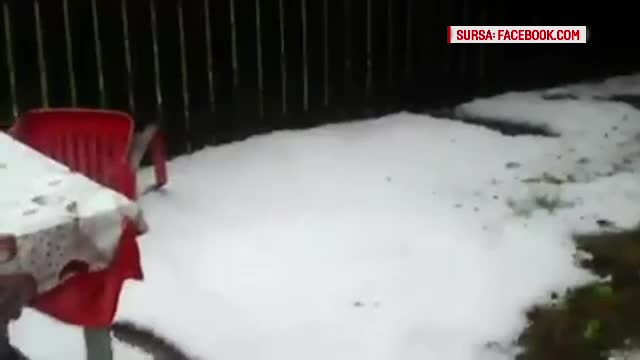 Peisaj de iarna in Suceava in mijlocul lunii iulie. Ce s-a intamplat in gradinile oamenilor dupa o ploaie torentiala