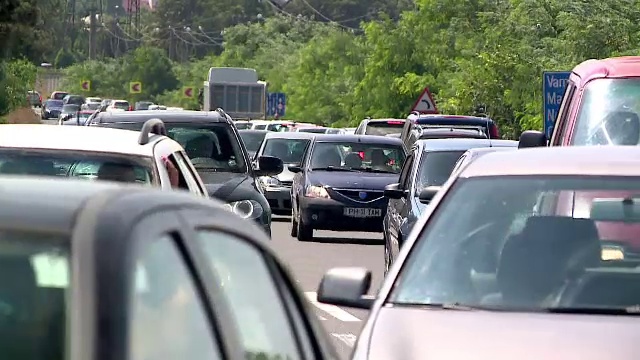 Trafic blocat de mai multe ore pe podul Grant din Capitala. O structura metalica de pe banda a doua s-a desprins