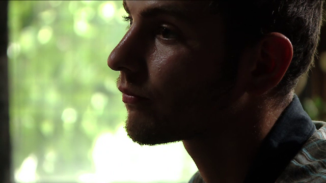 Tatal a plecat in Spania, pentru o viata mai buna, iar el a ajuns in strada. "Cand am aflat ca am HIV, am vrut sa ma sinucid"