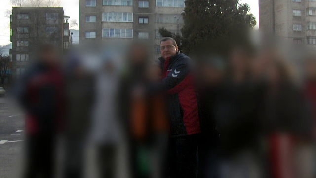 Antrenorul de handbal acuzat ca ar fi violat sapte eleve, condamnat la 30 de ani de inchisoare. Ce daune trebuie sa plateasca