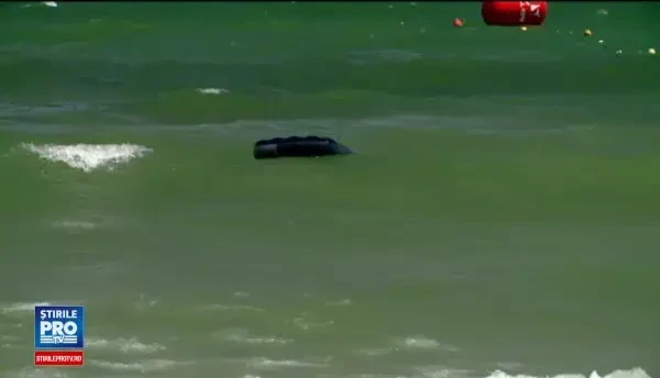 Alerta pe litoral din cauza valurilor. Un turist s-a inecat, iar alti cinci au fost salvati in ultima clipa