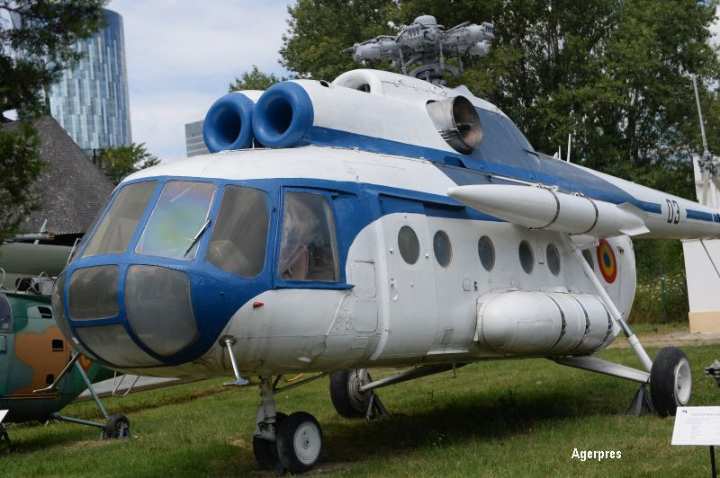 Ziua Fortelor Aeriene Romane, sarbatorita in Capitala cu o parada a avioanelor. Imagini de pe pe Bulevardul Aviatorilor