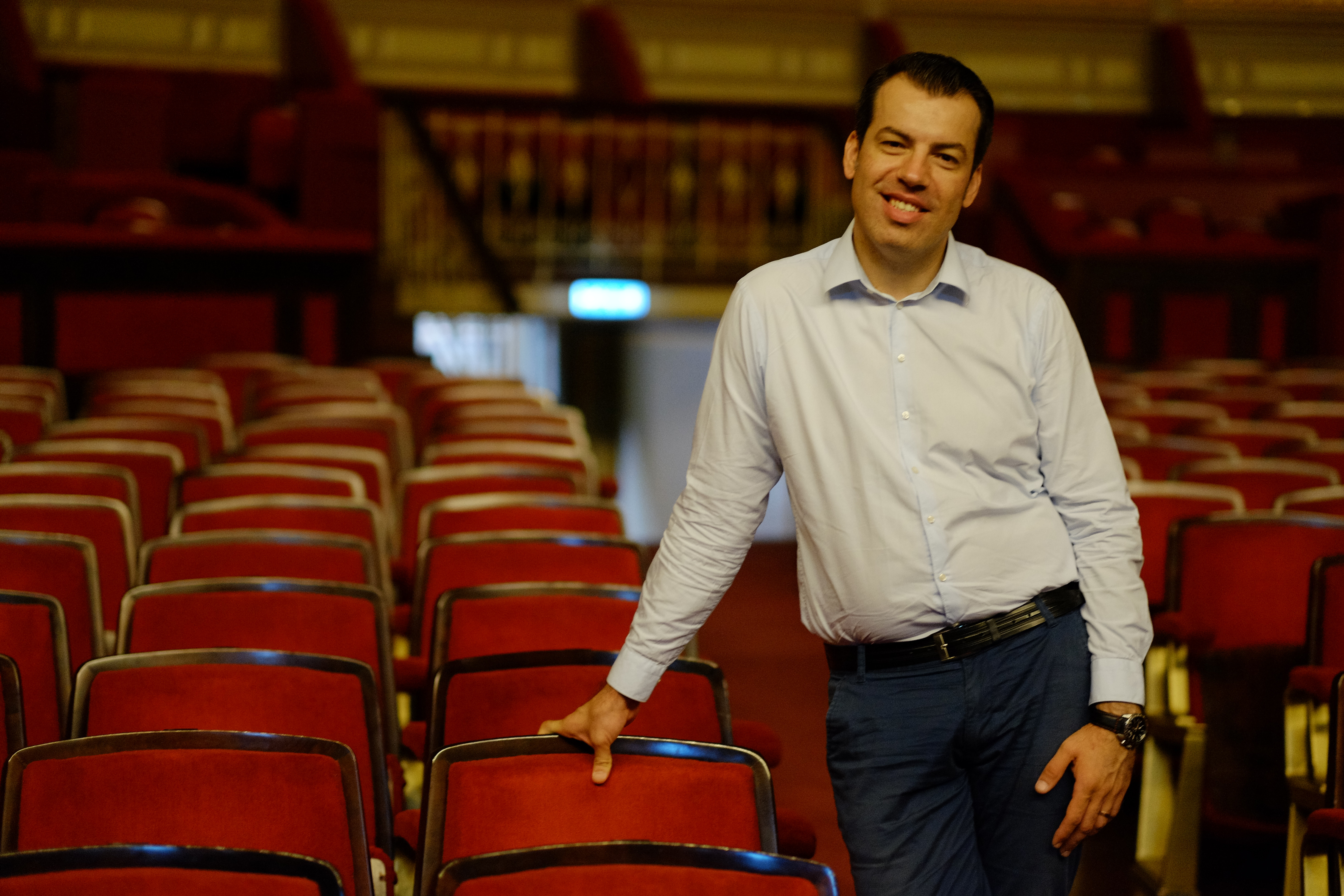 Interviu cu Mihai, inginerul de 35 de ani care conduce cu Uber ca sa o sustina pe sotia lui, o soprana talentata