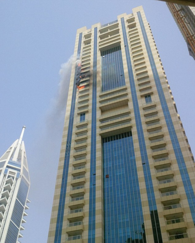 Panica in Dubai, dupa ce un zgarie nori a luat foc: "Incendiul a cuprins cel putin 30 de etaje". Ce au anuntat autoritatile