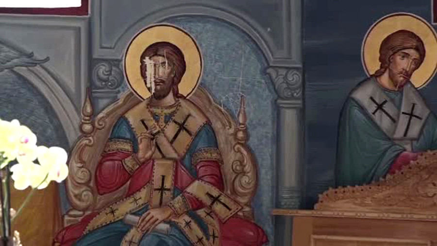 Doua tinere, suspectate ca au profanat si incendiat biserica din Lunca Bradului. Ce au gasit anchetatorii in altar