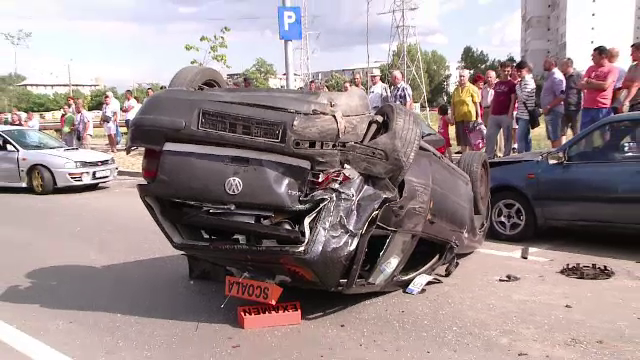 Masina "scoala" spulberata de alt autoturism in timp ce eleva invata sa parcheze. Cum s-a produs accidentul