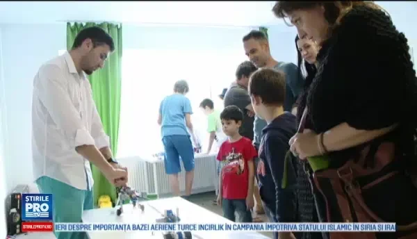 Atelier de robotica pentru cei mici, in Iasi. Copiii invata inginerie printr-un joc interactiv cu piese lego