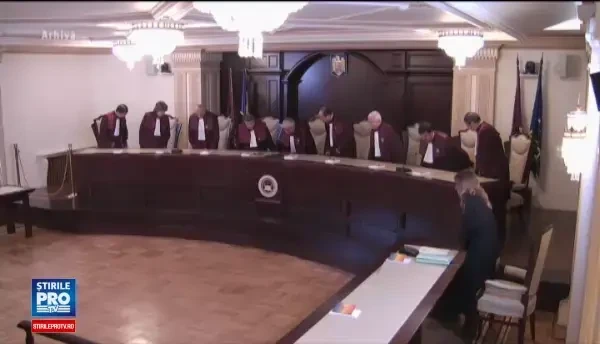 CCR a dat verde introducerii in Constitutie a definitiei familiei. De ce ONG-urile cred ca este periculoasa