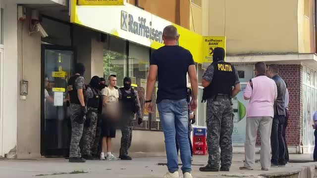 Veste proasta pentru politistul din Bistrita care a vrut sa prinda pe cel care jefuise o banca. De ce este anchetat de colegi