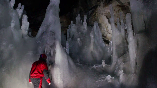 Pestera Scarisoara din Apuseni adaposteste cel mai mare ghetar subteran din lume. Ce incearca acum cercetatorii sa afle