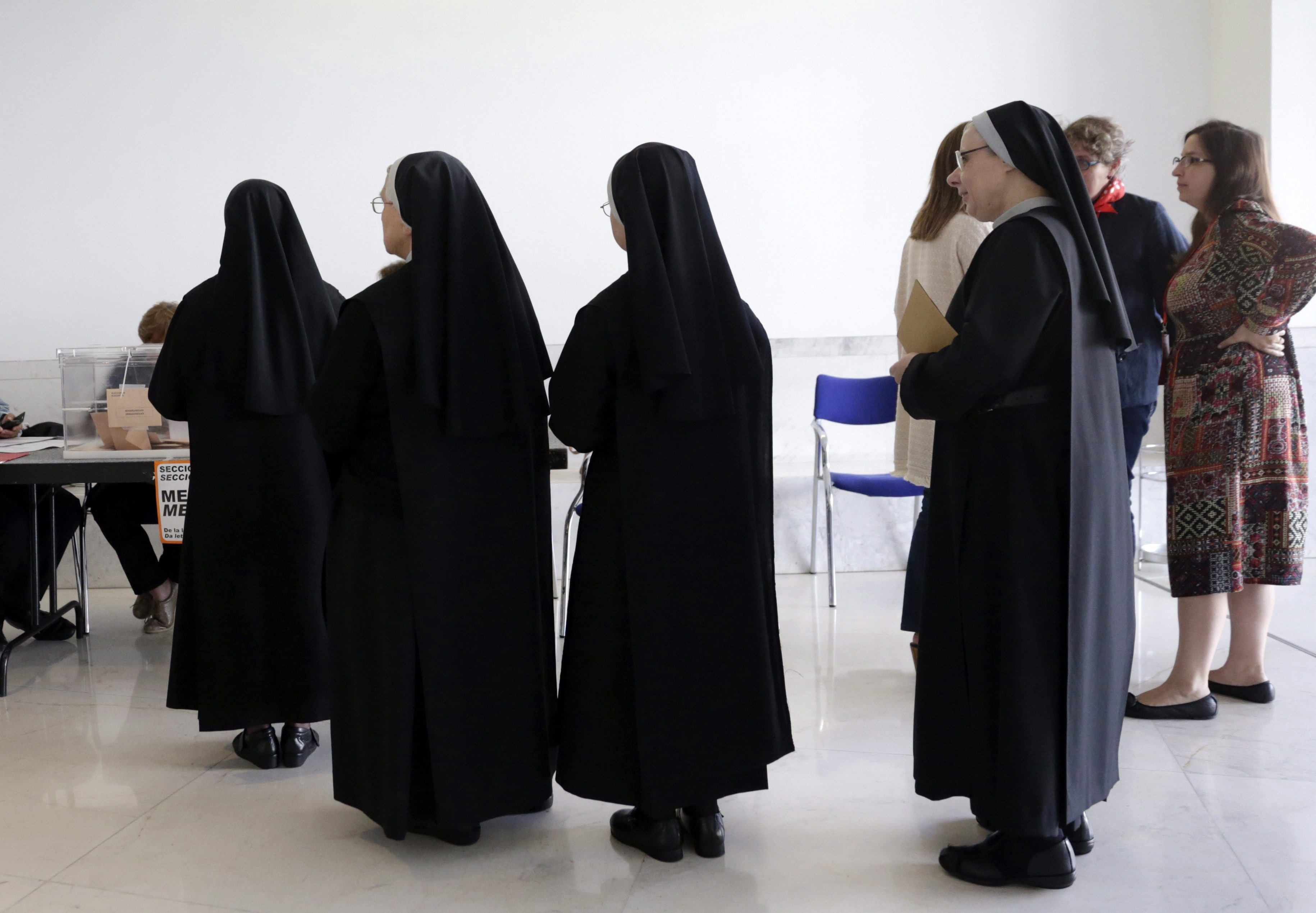 Calugarite, investigate pentru ilegalitati. Ce om politic important ar fi ajutat cu ascunderea unui tezaur