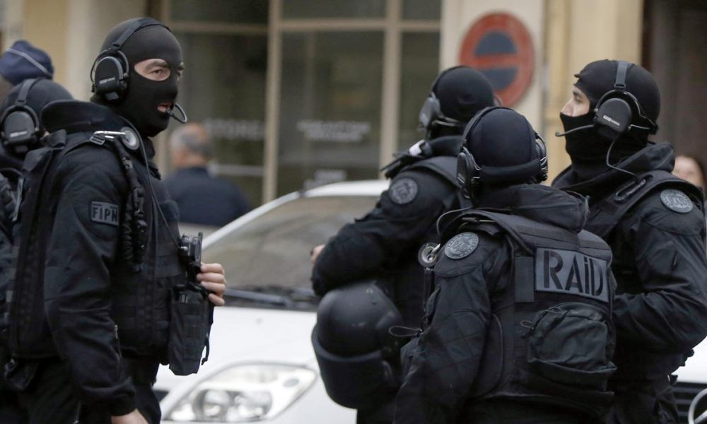 Inca un adolescent, suspect ca urma sa planuiasca atentate teroriste, arestat in Franta. Cum l-au prins politistii