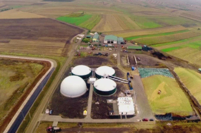 Orasul din Romania care isi produce singur, din gunoi, curentul electric pentru iluminatul public. Cat a costat investitia