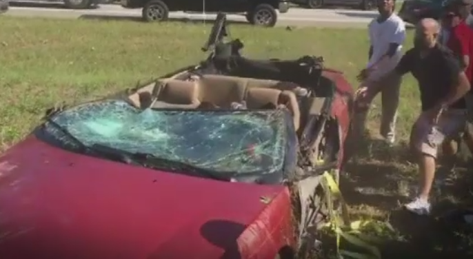 S-a rasturnat cu masina pe marginea drumului si s-a ales doar cu cateva zgarieturi. Mobilizarea neasteptata a martorilor