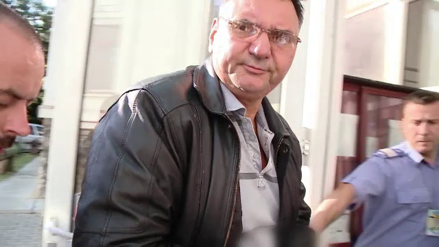 Medic din Brasov retinut pentru luare de mita. Ortopedul a fost prins in timp ce primea 800 de lei de la un pacient