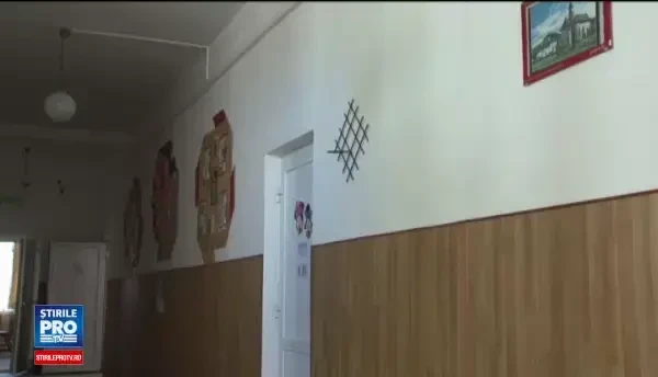 Cum a reusit fiul unui primar din Suceava sa ia nota 10 la romana, la evaluarea nationala. La scoala avea note de 5-6