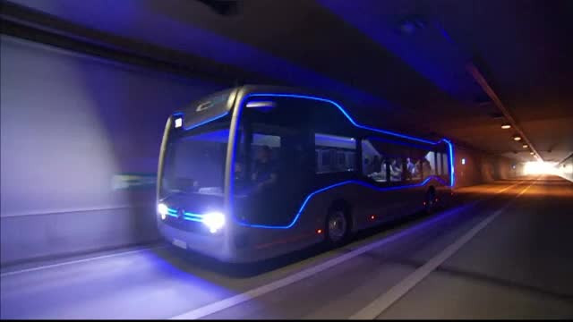 Mercedes-Benz vrea sa schimbe fata transportului pulic. Cum arata si ce poate face "autobuzul viitorului"