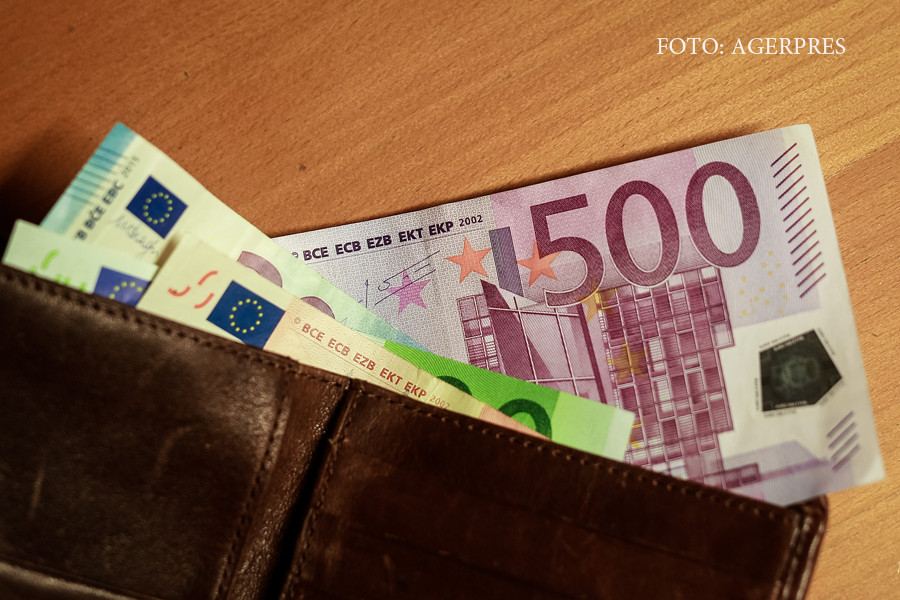 A luat un portofel de pe jos şi s-a ales cu 2 dosar penale şi permisul suspendat