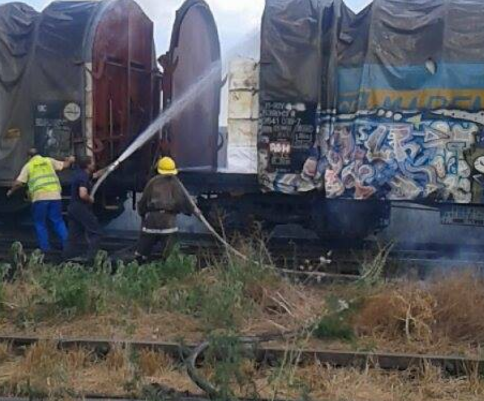 Incendiu in Portul Constanta. 12 vagoane incarcate cu celuloza au fost afectate