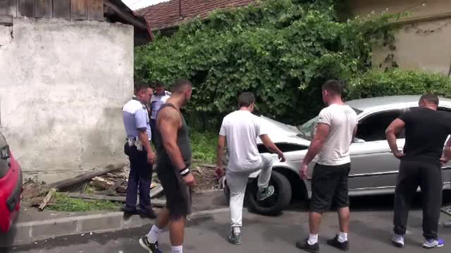 Un clujean era sa se trezeasca cu masina in casa. Motivul pentru care accidentele de acest tip se repeta in zona